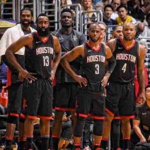  红黑军团锋线哑火，主场憾平劲旅那不勒斯