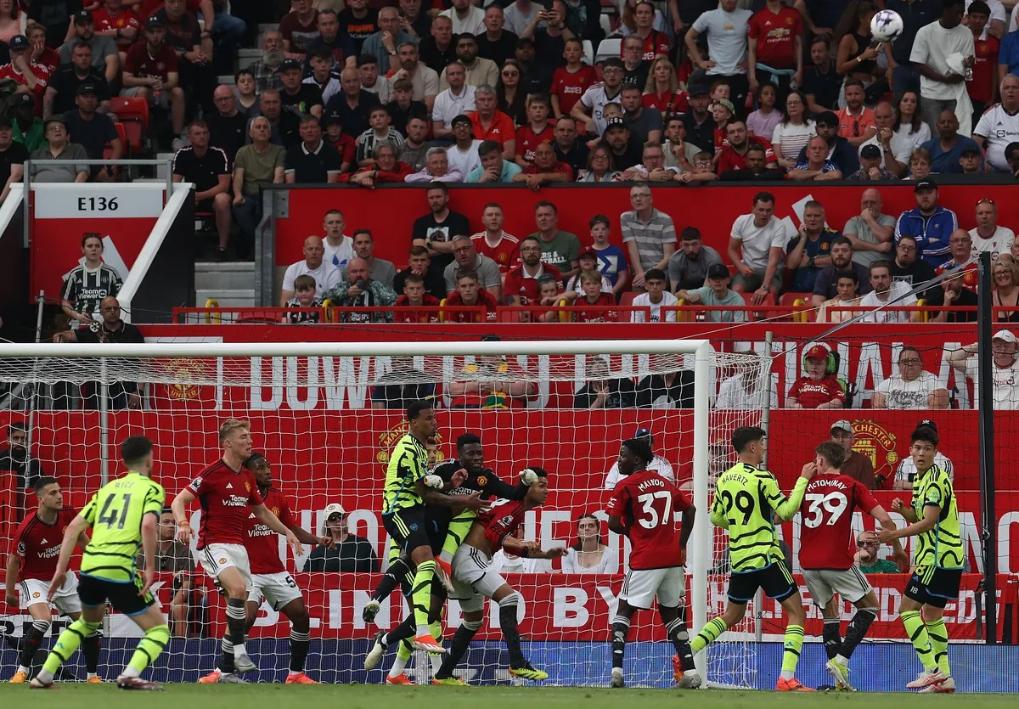  曼城客场力克阿森纳，英超榜首之争愈发胶着