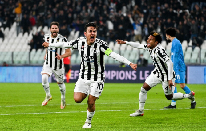  那不勒斯完胜莱切豪取五连胜，金玟哉头球攻门彰显威力